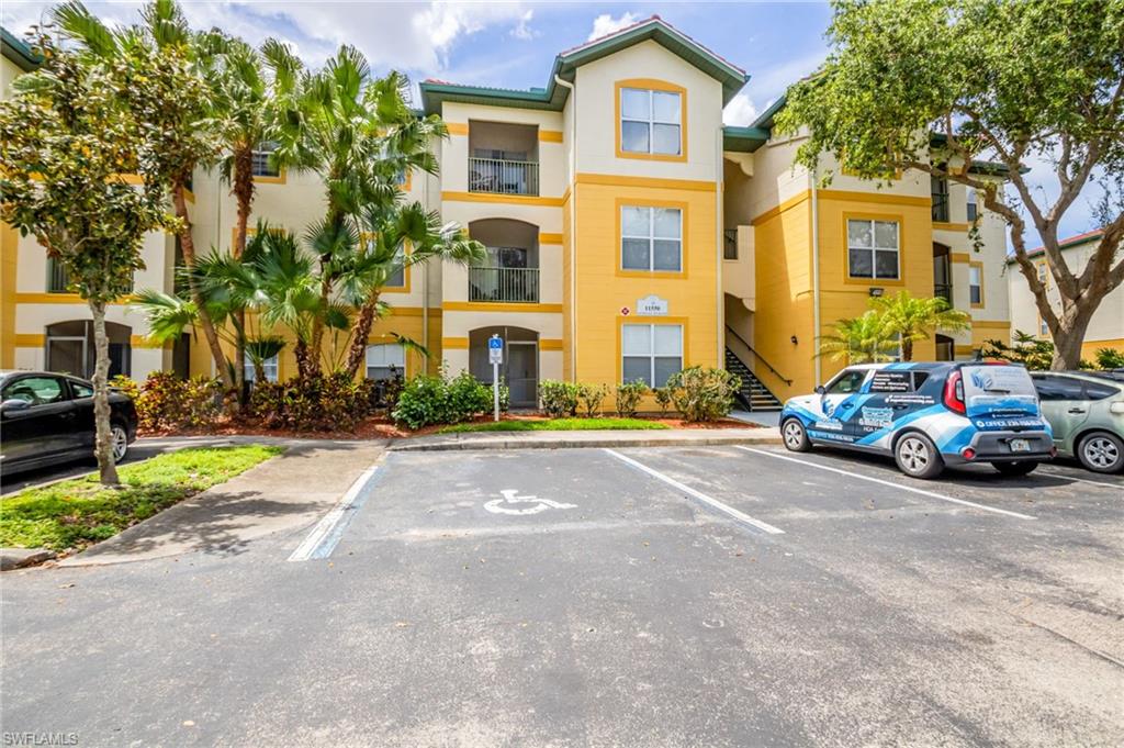 ROYAL GREENS - Residential