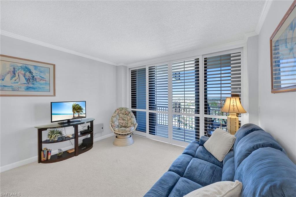 180 Seaview CT 1002