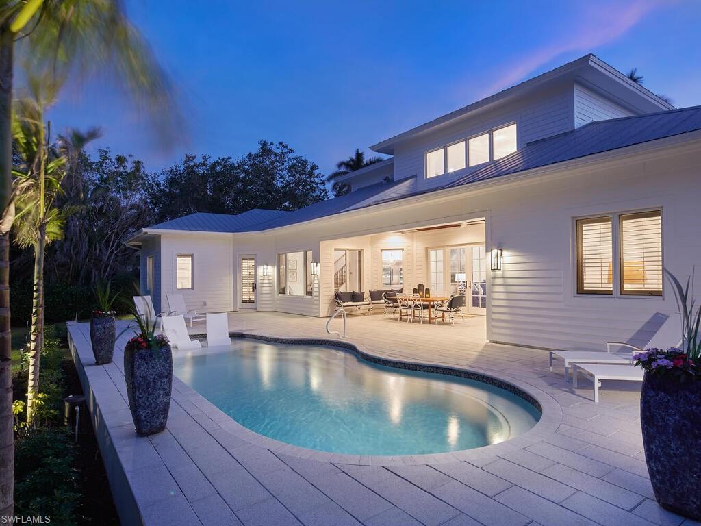 MOORINGS - Residential