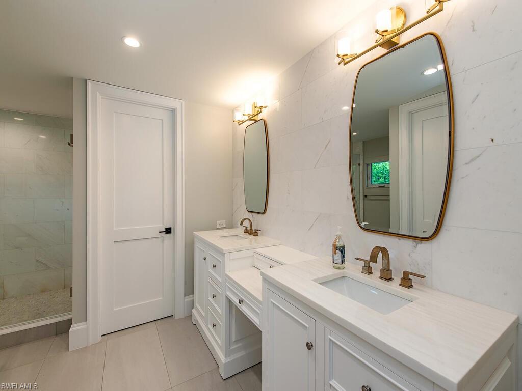 PARK SHORE - Residential