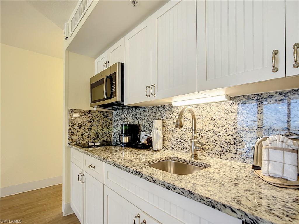 SANIBEL VIEW VILLAS - Residential