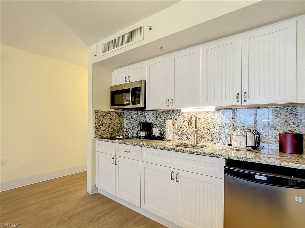 SANIBEL VIEW VILLAS - Residential