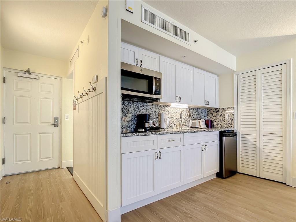 SANIBEL VIEW VILLAS - Residential