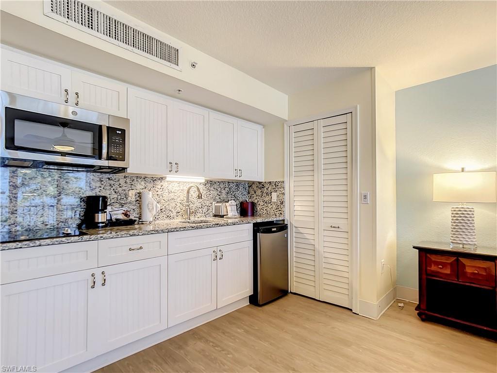 SANIBEL VIEW VILLAS - Residential