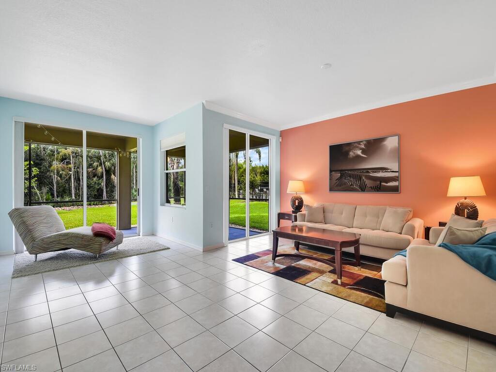 HUNTINGTON LAKES - Residential