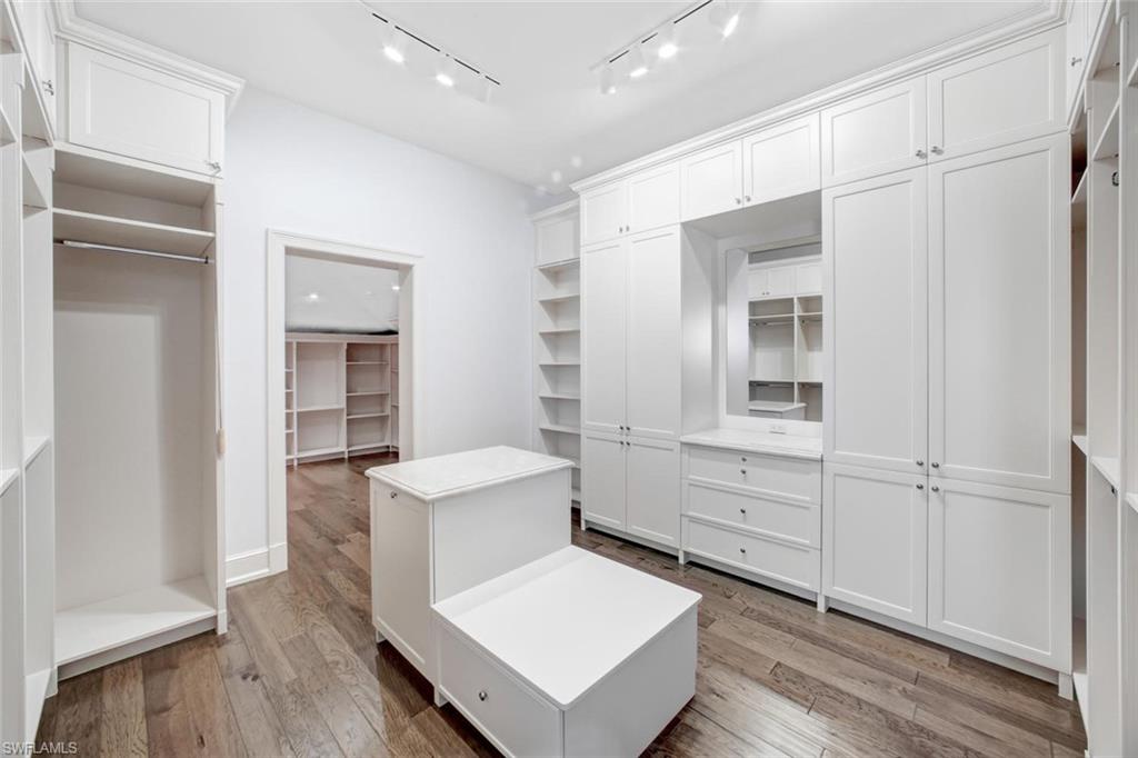 BAREFOOT BEACH - Residential