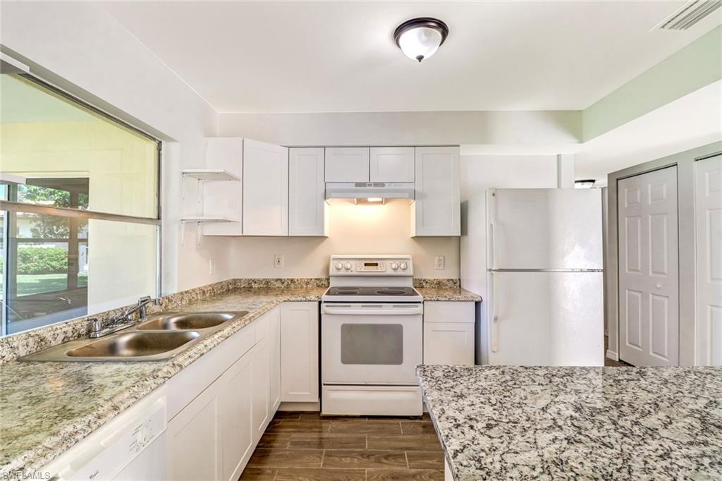 LAKEWOOD VILLAS - Residential