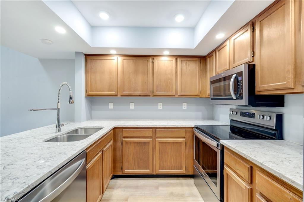 PINE GROVE TOWNHOUSES - Residential