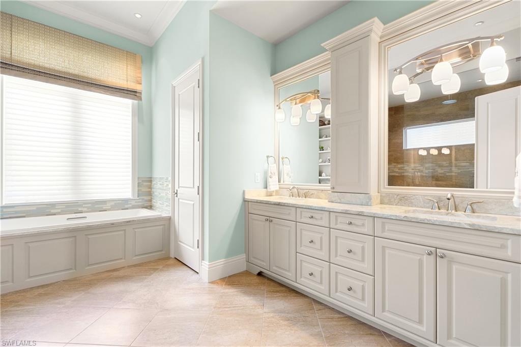 BAREFOOT BEACH - Residential