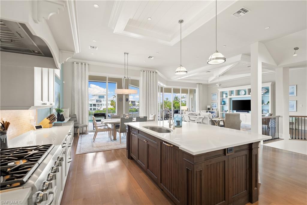 BAREFOOT BEACH - Residential