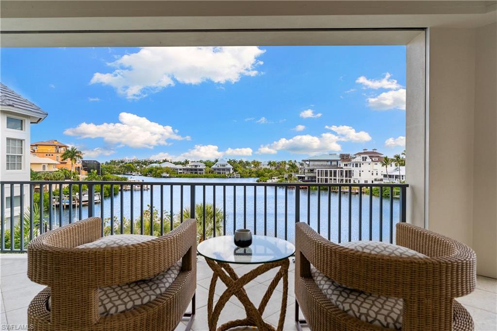 BAREFOOT BEACH - Residential