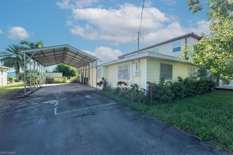2032 Bahama AVE FORT MYERS FL 33905