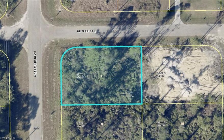Beautiful lot located in a very desirable and fast growing area of LeHigh Acres.  Not in a Flood Zone, No HOA, No CDD fees. Build your dream home or add to your investment portfolio.