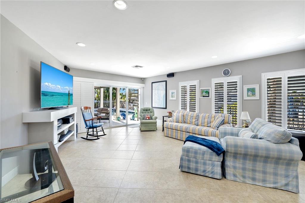 MARCO BEACH - Residential