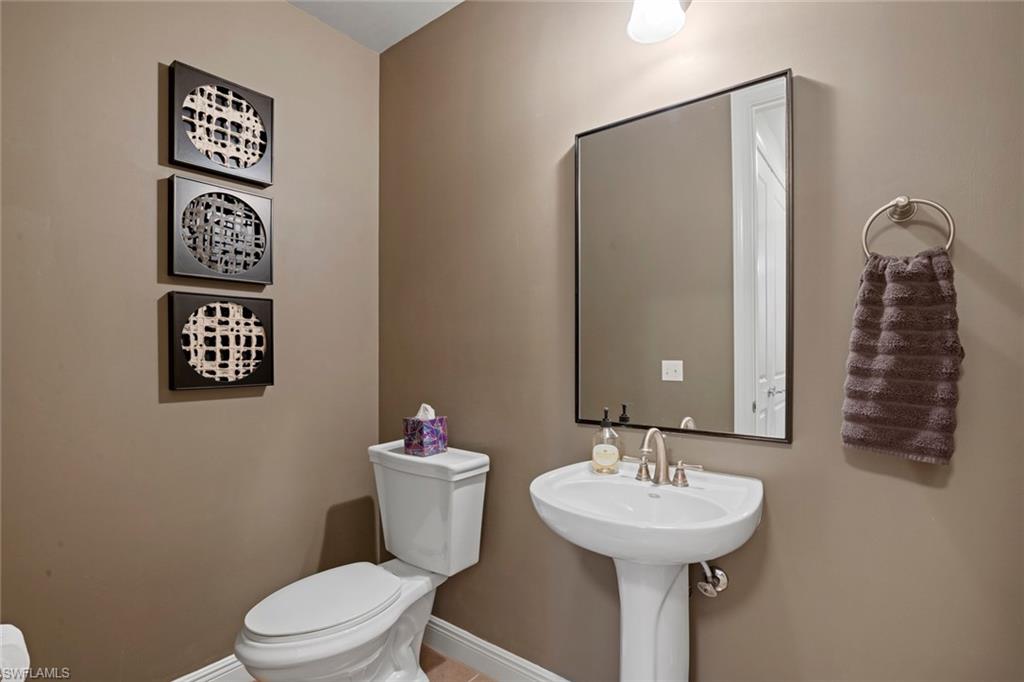 THE RESIDENCES AT COCONUT POINT - Residential Lease