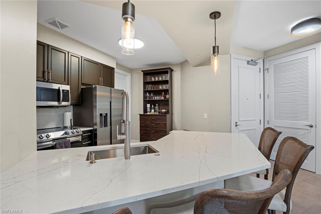 THE RESIDENCES AT COCONUT POINT - Residential Lease