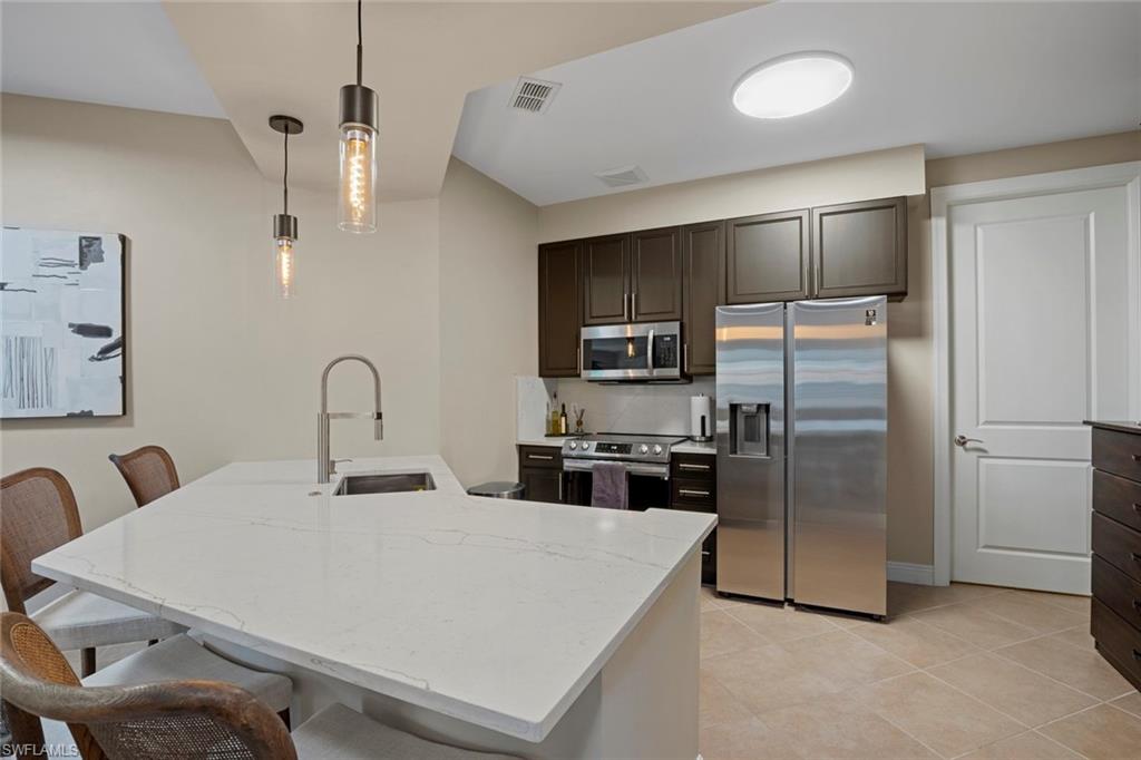 THE RESIDENCES AT COCONUT POINT - Residential Lease