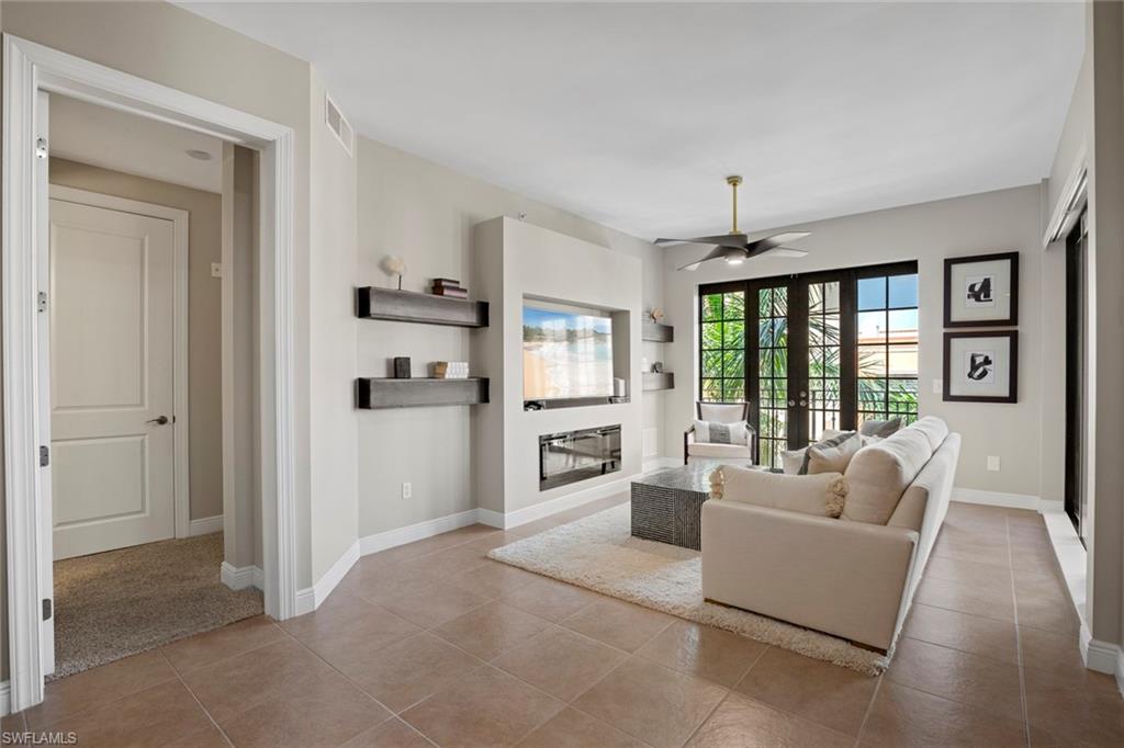 THE RESIDENCES AT COCONUT POINT - Residential Lease