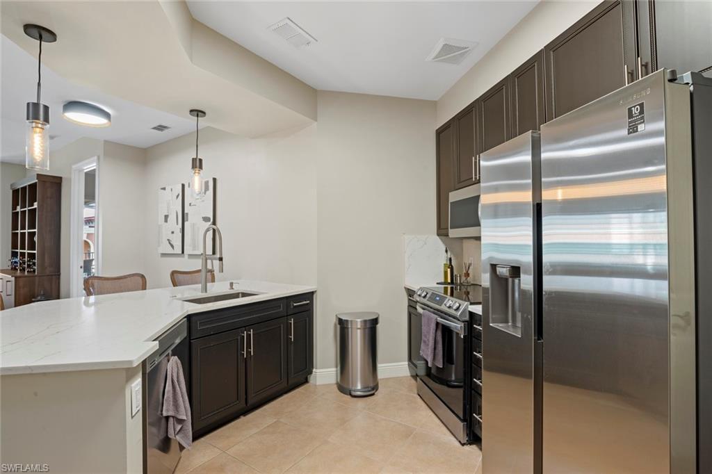 THE RESIDENCES AT COCONUT POINT - Residential Lease