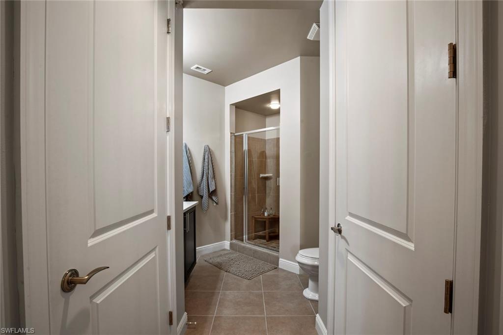 THE RESIDENCES AT COCONUT POINT - Residential Lease