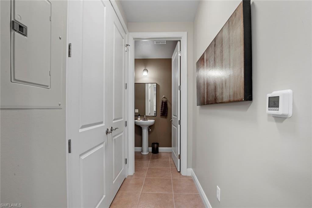 THE RESIDENCES AT COCONUT POINT - Residential Lease