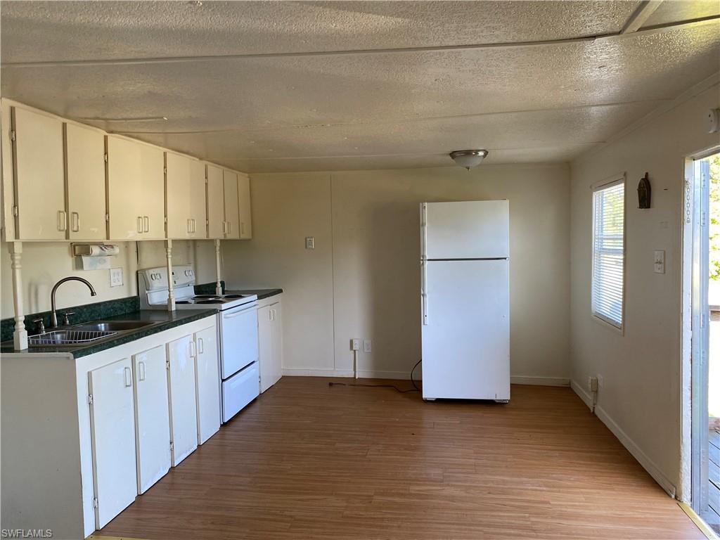 SUNCOAST LAKES UNRECORDED SUBDIVISON - Residential Lease