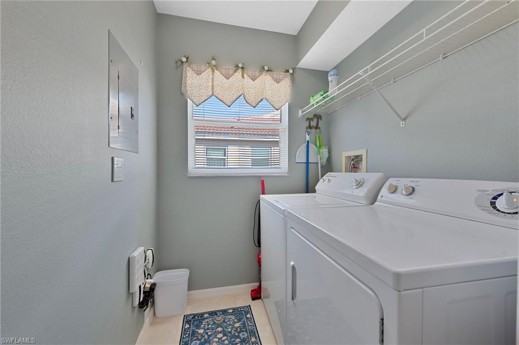 HUNTINGTON LAKES - Residential