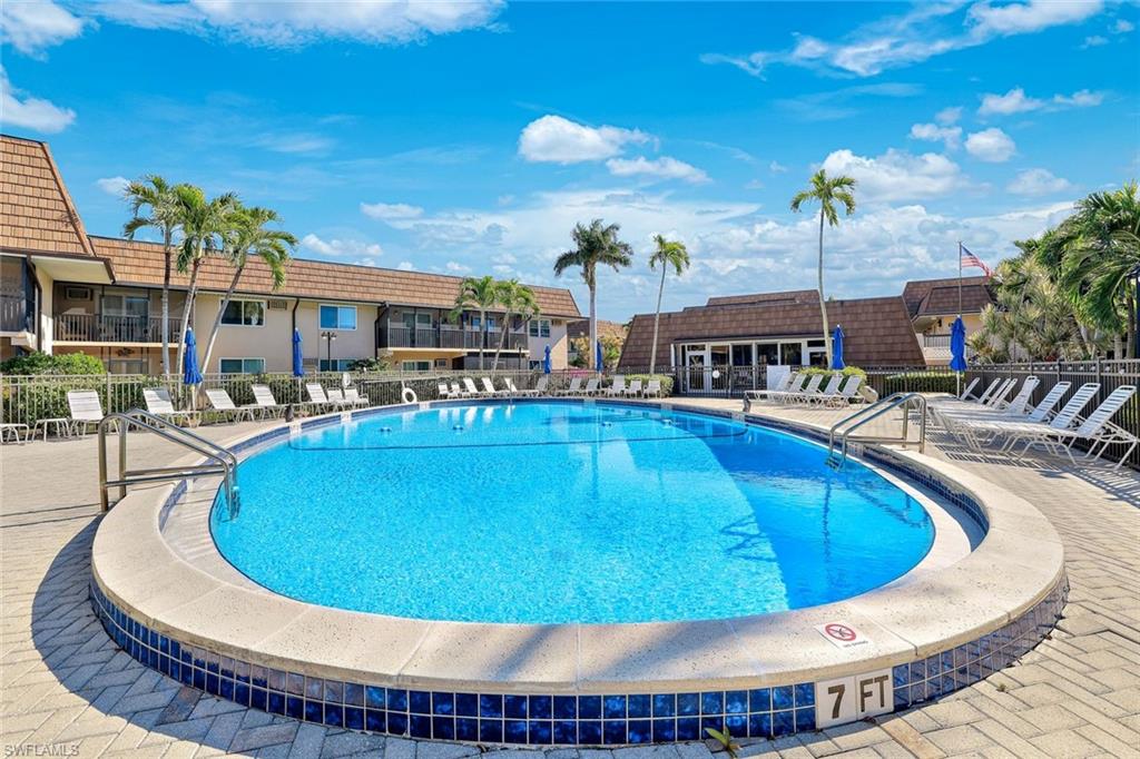 ISLAND MANOR APTS - Residential