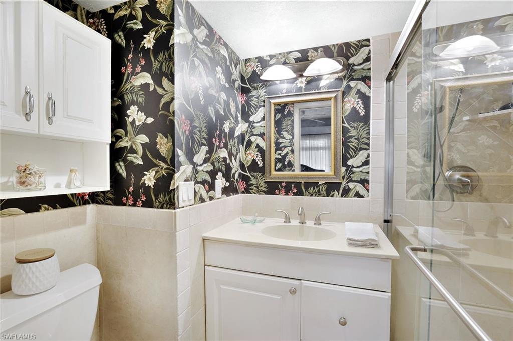 ISLAND MANOR APTS - Residential