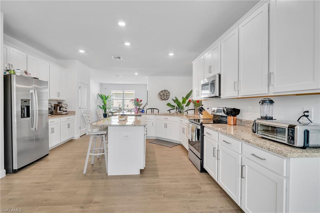 COUNTRY CLUB - Residential