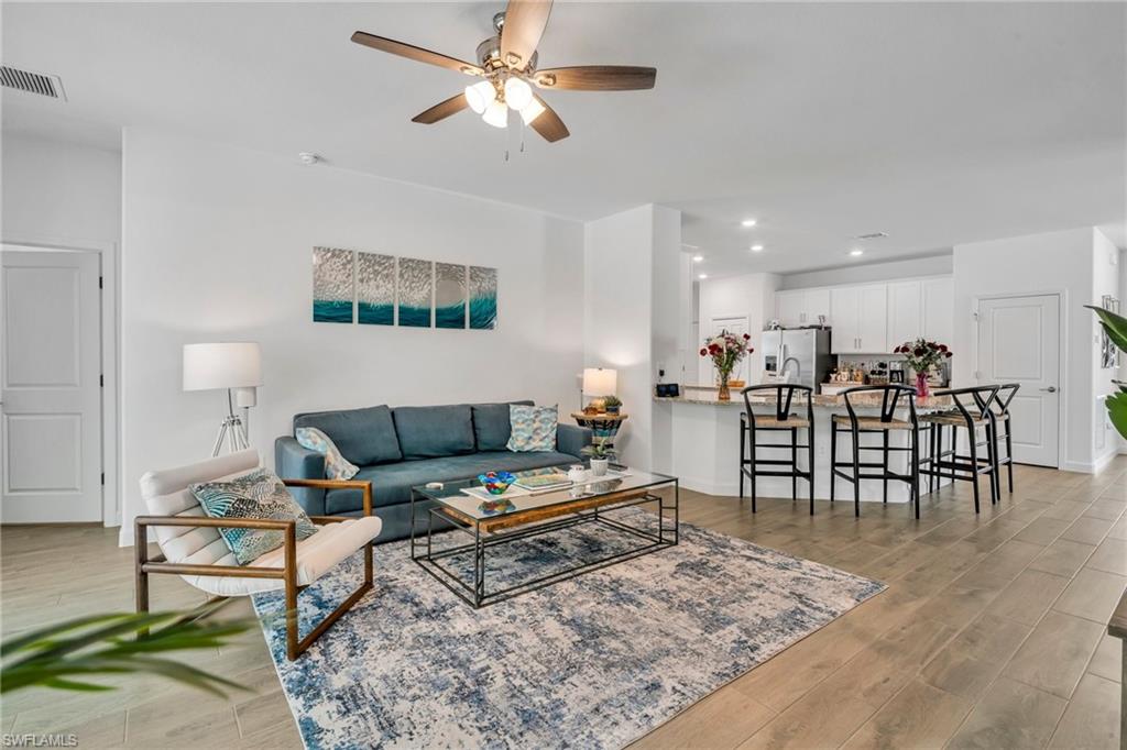 COUNTRY CLUB - Residential