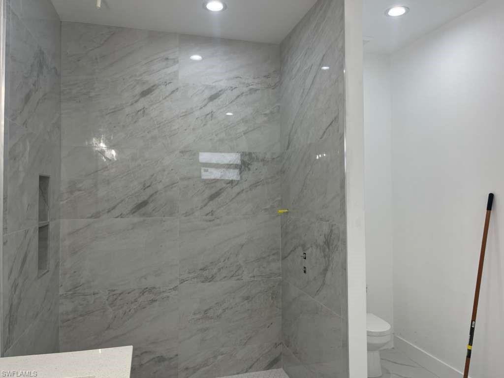 MIRROR LAKES - Residential