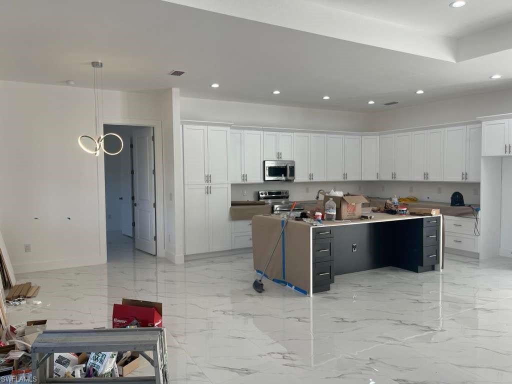 MIRROR LAKES - Residential