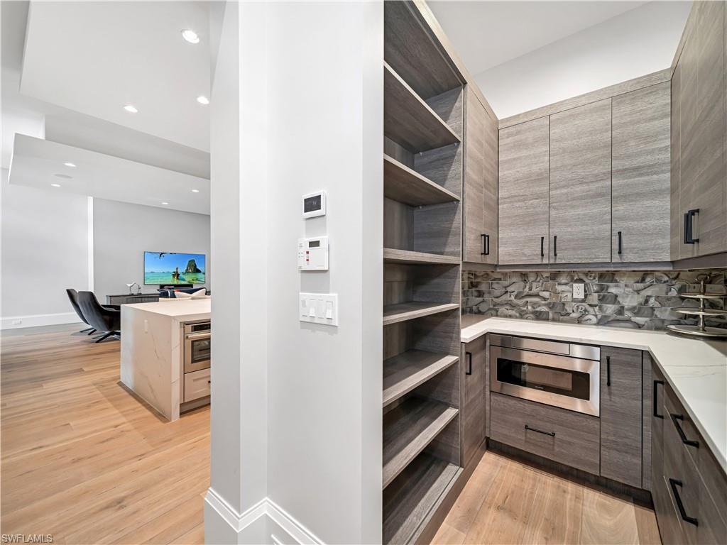 PARK SHORE - Residential