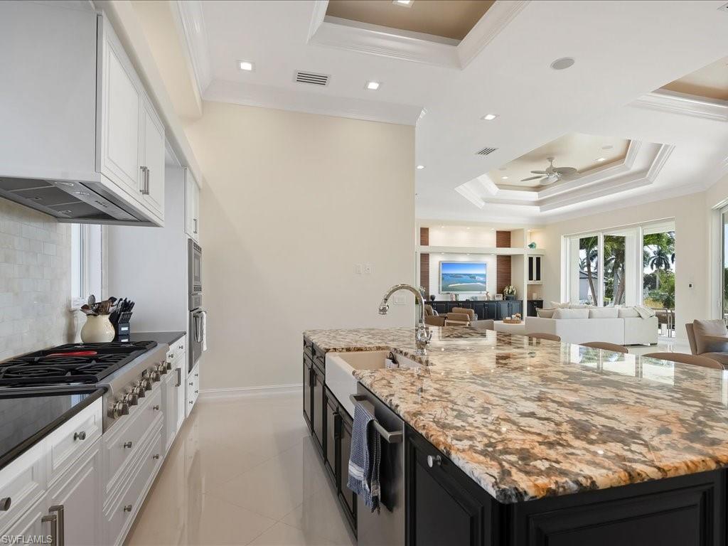 MARCO BEACH - Residential