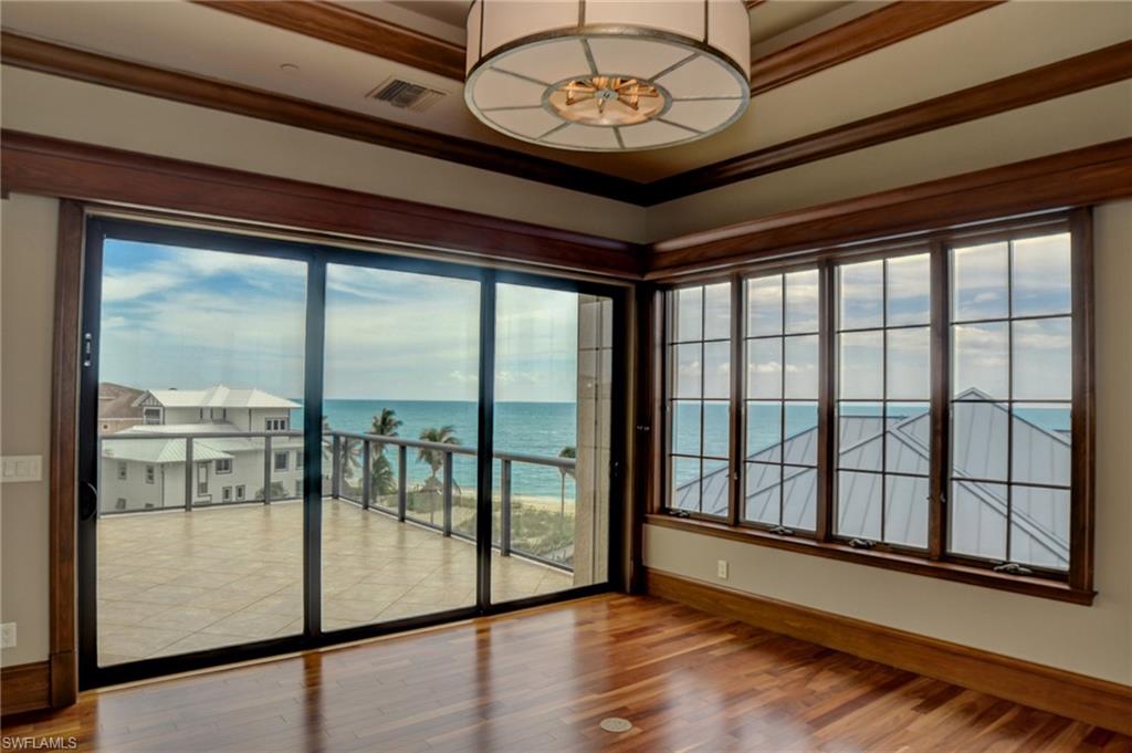 BAREFOOT BEACH - Residential