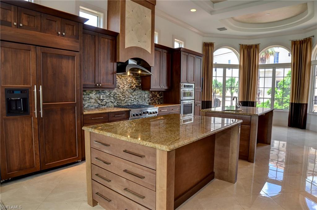 BAREFOOT BEACH - Residential