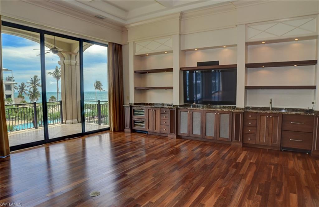 BAREFOOT BEACH - Residential