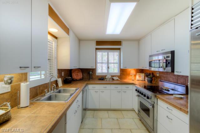 LA CHELLE MANOR - Residential