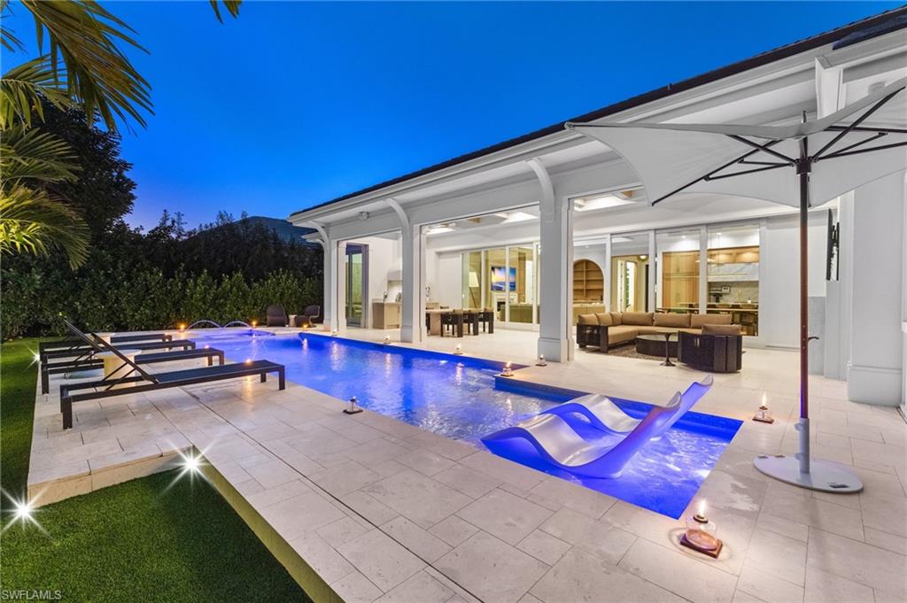 MOORINGS - Residential