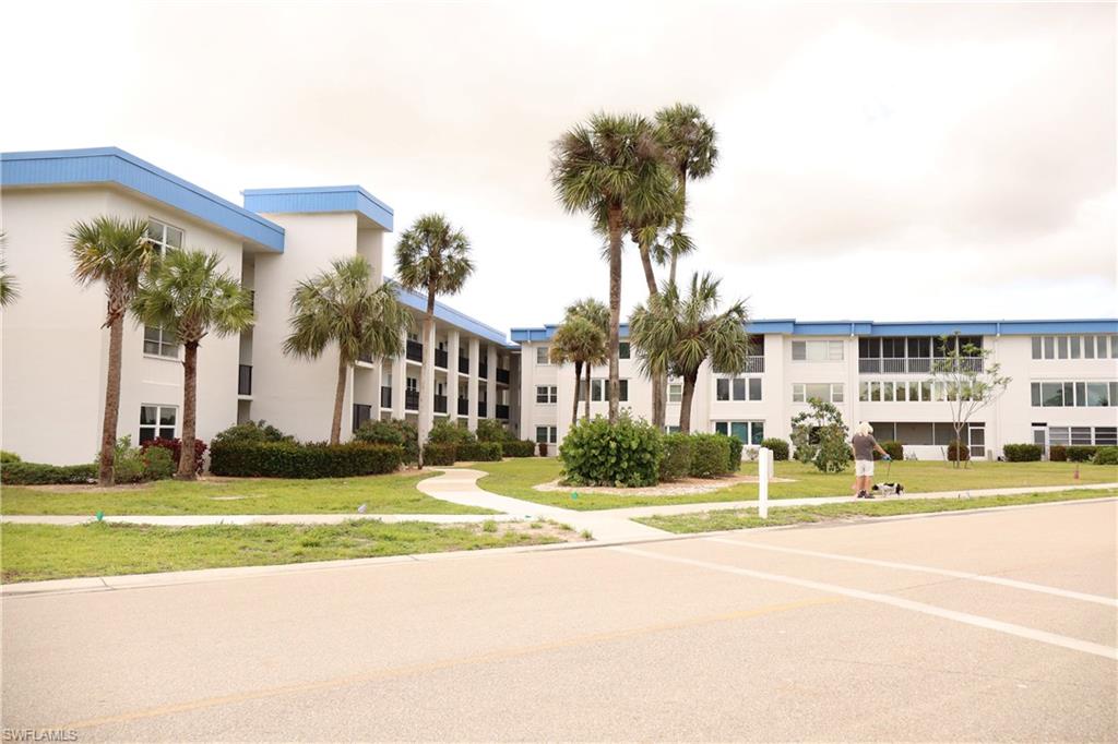 SEVEN LAKES - Residential