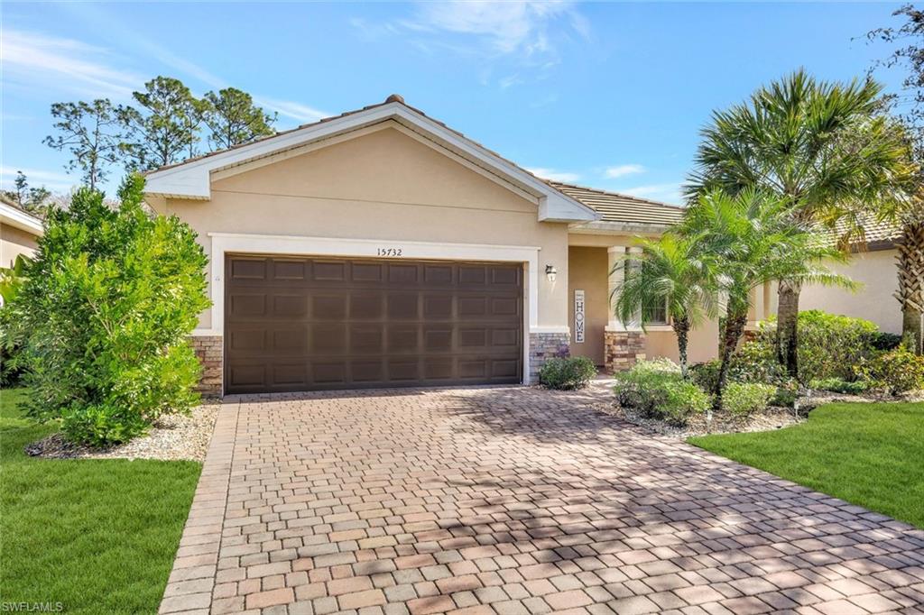 HAMPTON LAKES - Residential