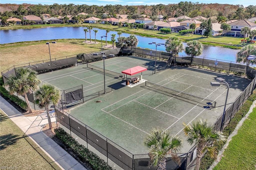 HAMPTON LAKES - Residential