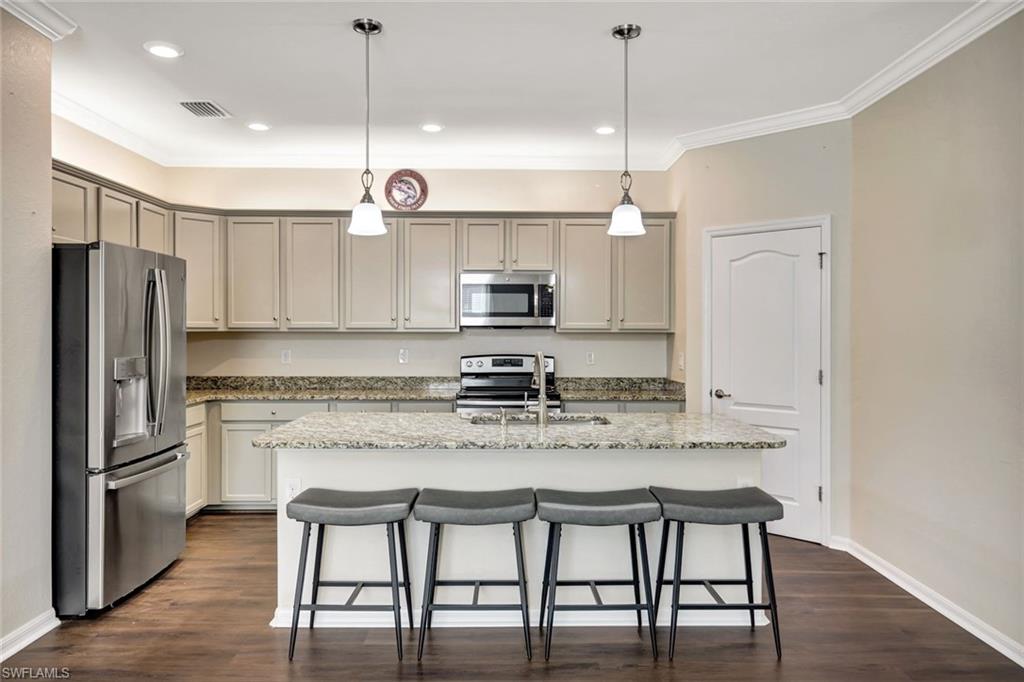 HAMPTON LAKES - Residential