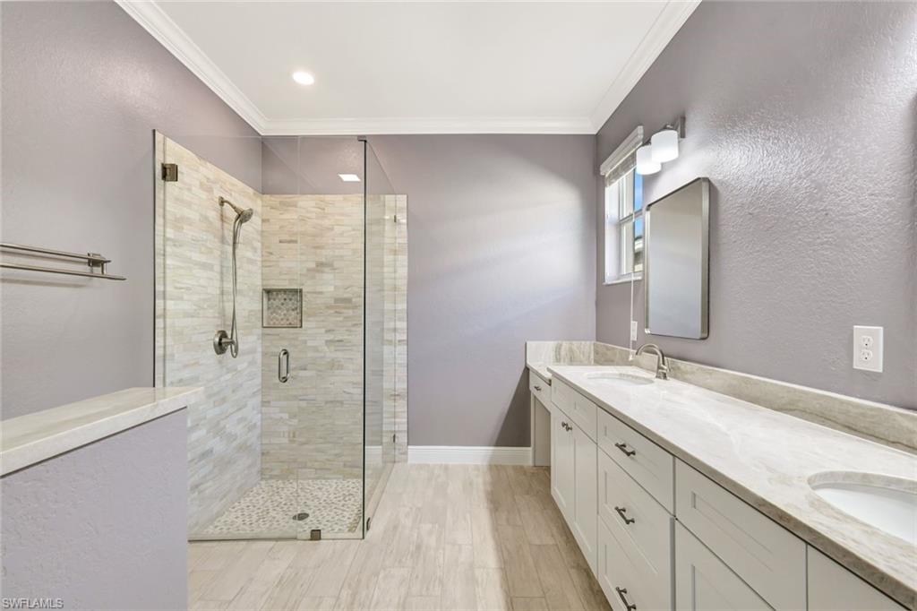 HAMPTON LAKES - Residential