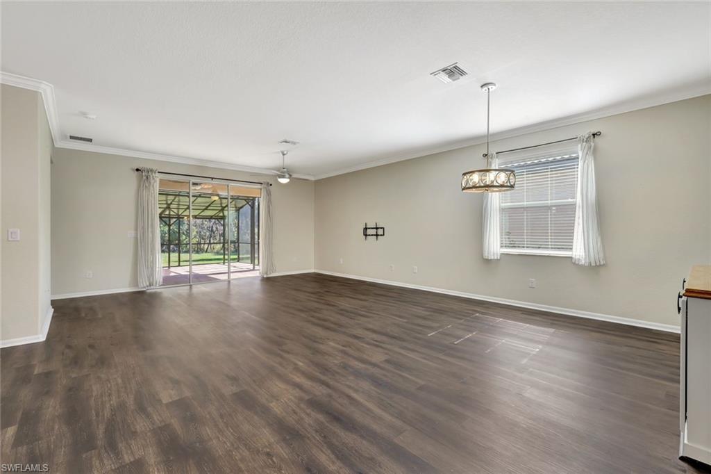 HAMPTON LAKES - Residential