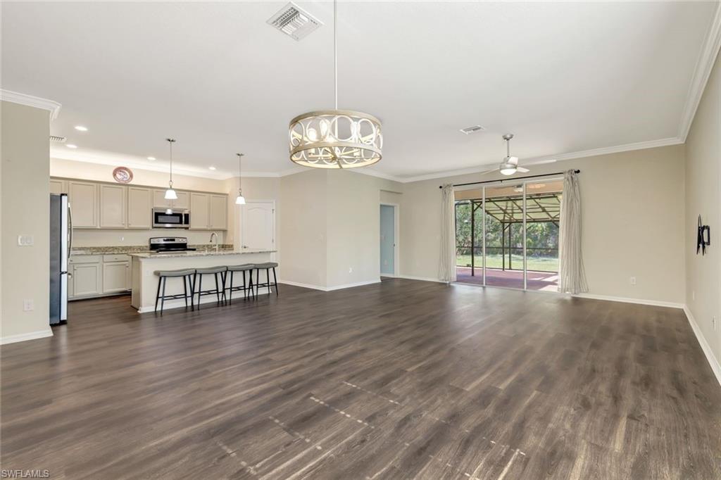 HAMPTON LAKES - Residential