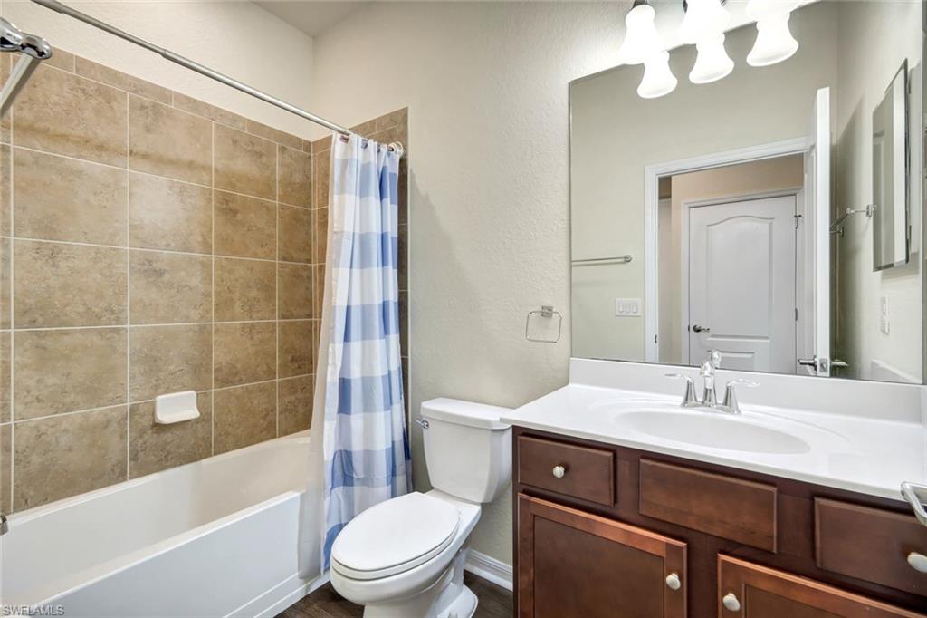 HAMPTON LAKES - Residential