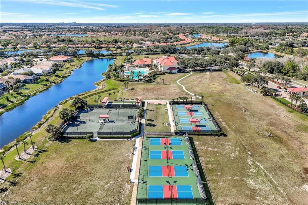 HAMPTON LAKES - Residential