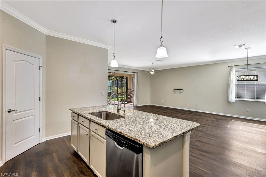 HAMPTON LAKES - Residential